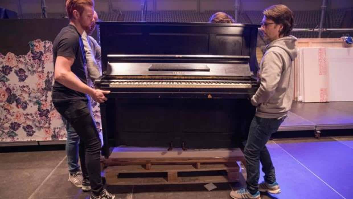Preparativos para transportar el viejo piano atómico en Oslo