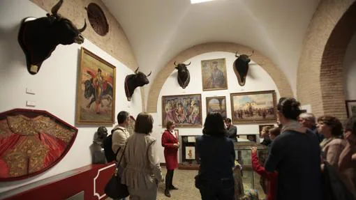Visitantes en el Museo Taurino de la Real Maestranza