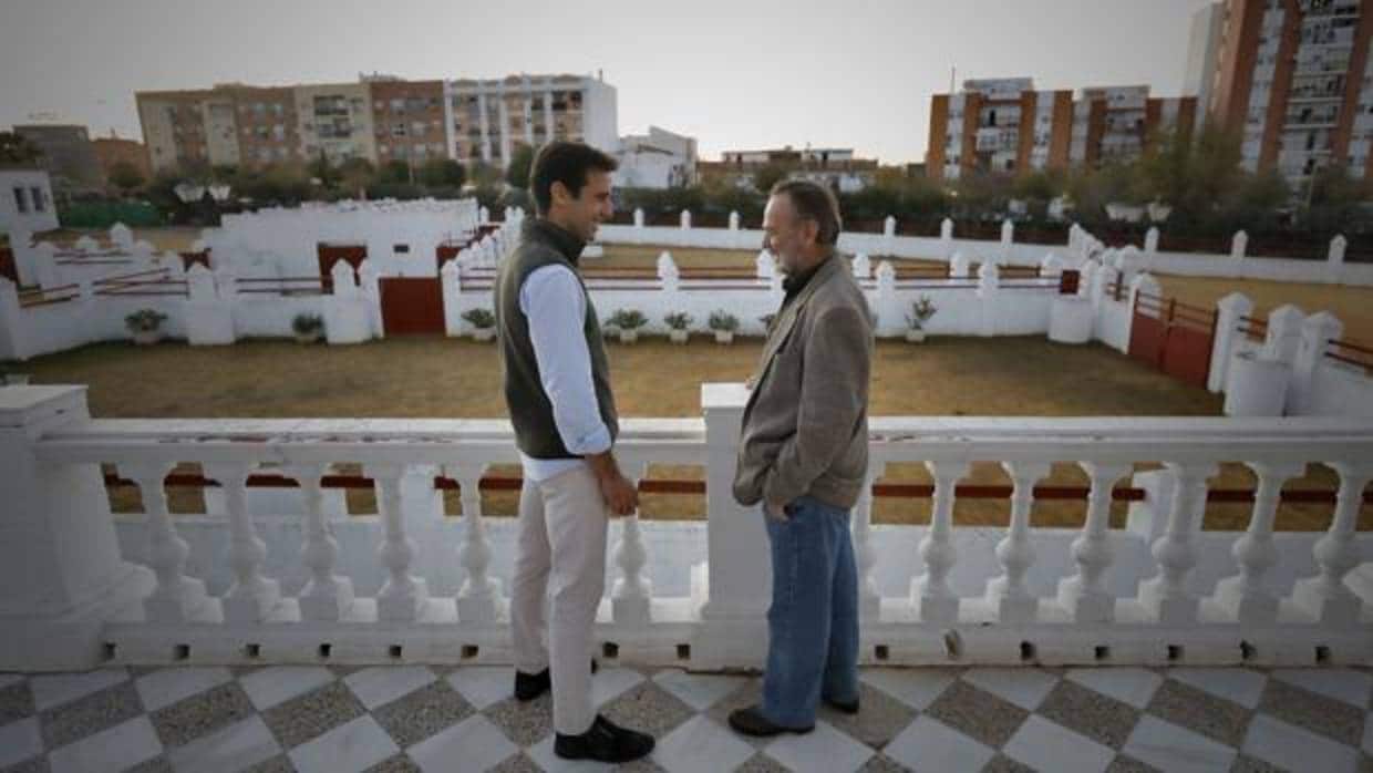 Juan Ortega y su maestro, Pepe Luis Vargas, en la Real Venta de Antequera
