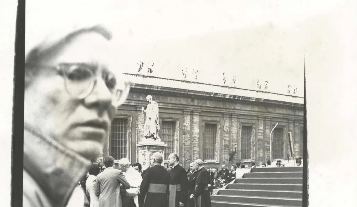 Andy Warhol en una instantánea en el Vaticano que se subastaba el pasado noviembre