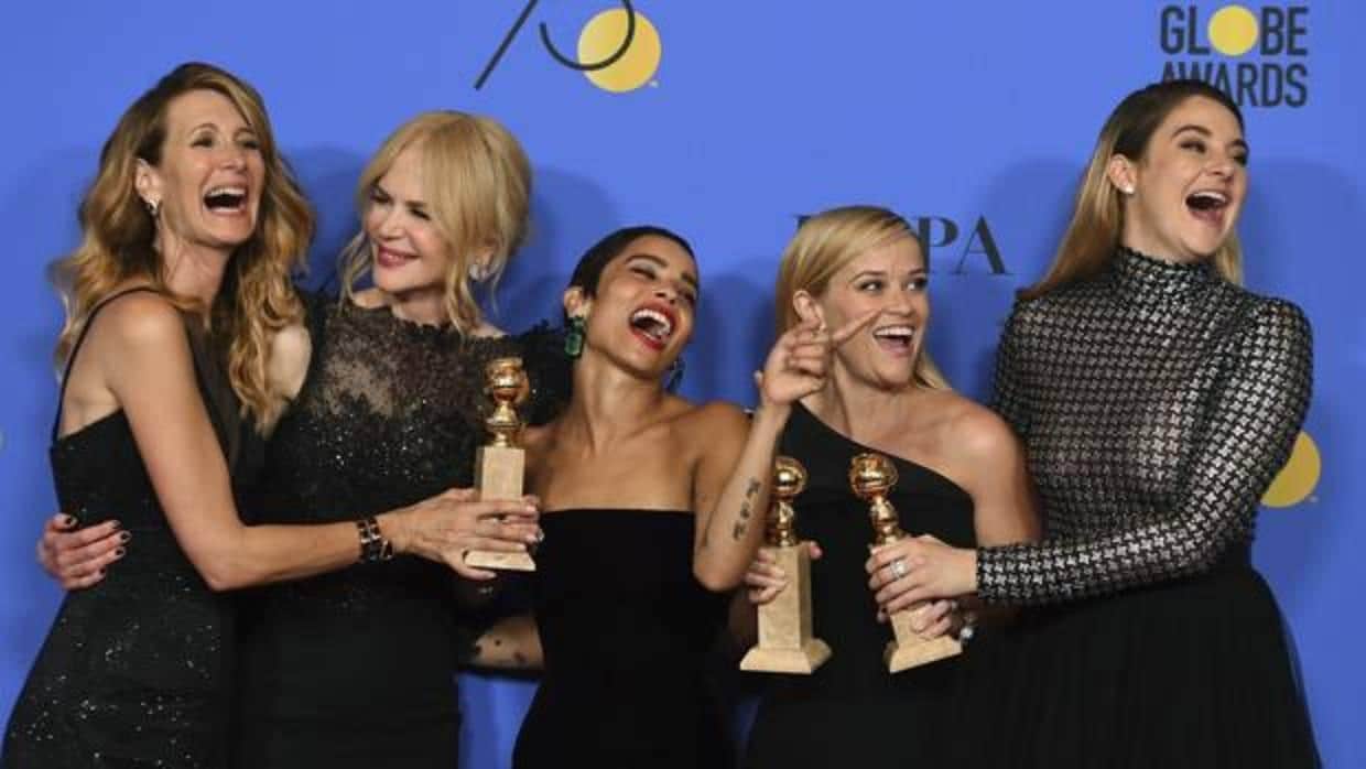 Las chicas del #metoo. De izquierda a derecha, Laura Dern, Nicole Kidman, Zoe Kravitz, Reese Witherspoon y Shailene Woodley de luto en la gala de los Globos de Oro