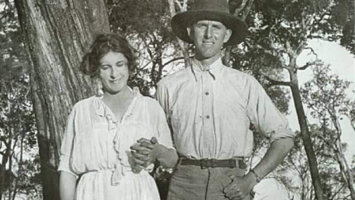 Karen Blixen y su hermano Thomas en Kenia, en 1922