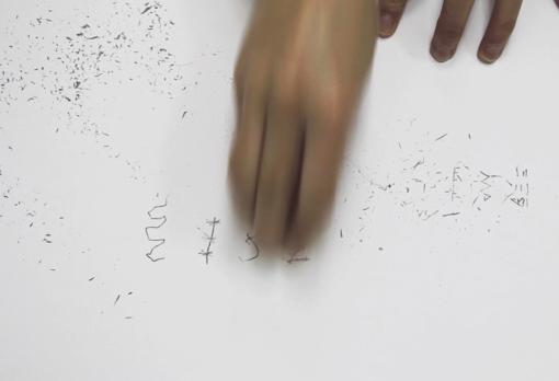 Fotograma de «Erase» (2013)