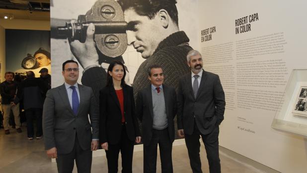 Robert Capa se reinventa en Sevilla como fotógrafo a color de grandes reportajes