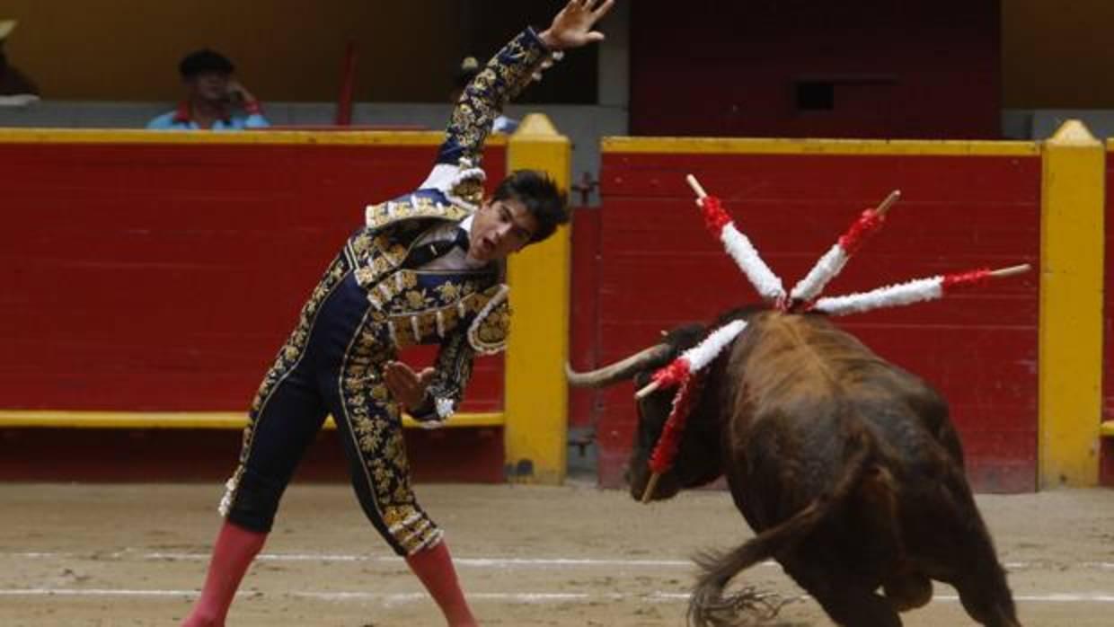 Jesús Enrique Colombo, tras clavar un par al violín