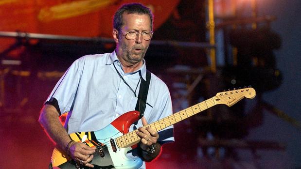 Una guitarra con una quemadura de cigarrillo de Eric Clapton, a subasta por 11.000 euros