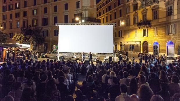 Sorrentino y Bertolucci, contra el cierre de un cine de verano en Roma