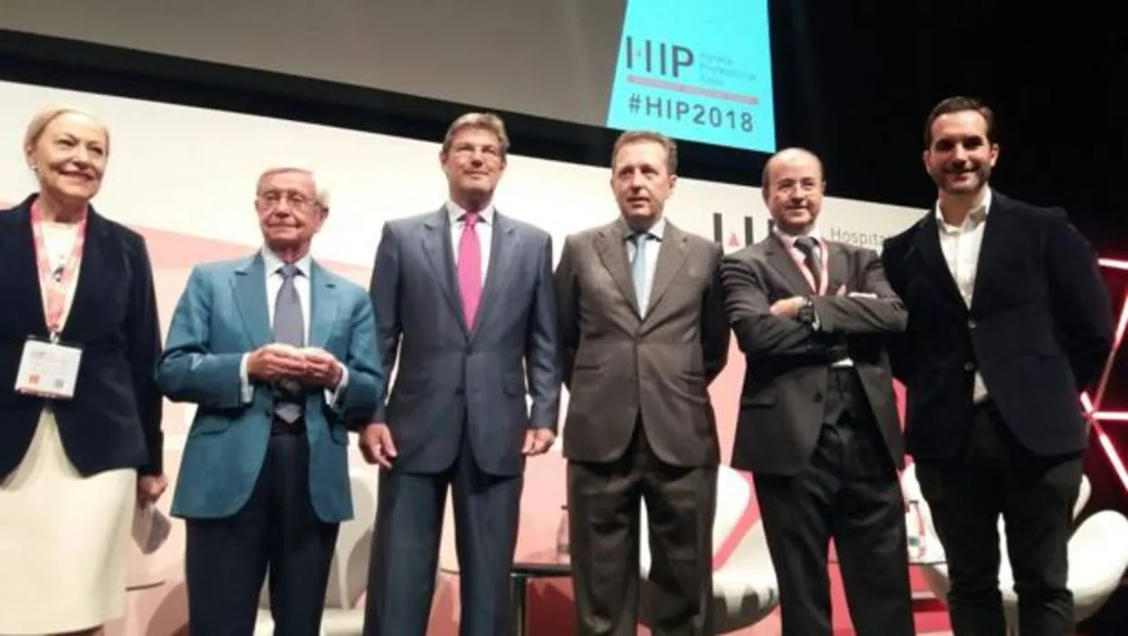 De izquierda a derecha, Benita Ferrero-Waldner, Rafael Ansón, Javier Catalá, Javier Cremades, Octavio Llamas, Mario Sandoval