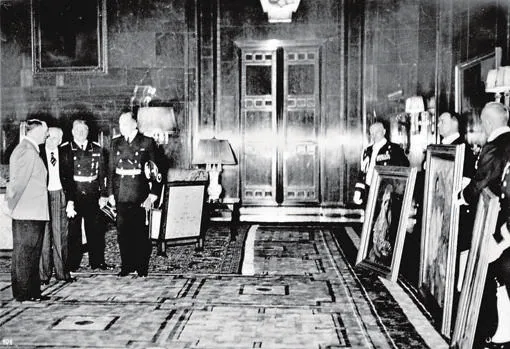 Acto de entrega de los tres cuadros de Zuloaga a Hitler el 4 de julio de 1939 en la Nueva Cancillería de Berlín