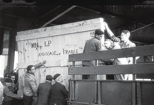 Cargamento del camión con la «Inmaculada» de Murillo, procedente del Louvre, a su llegada a la estación del Mediodía de Madrid el 8 de diciemvre de 1940