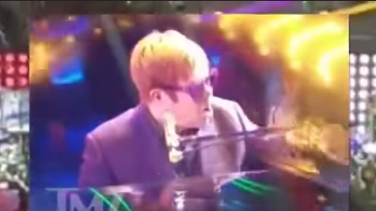 Elton John desata su ira contra un fan en un concierto