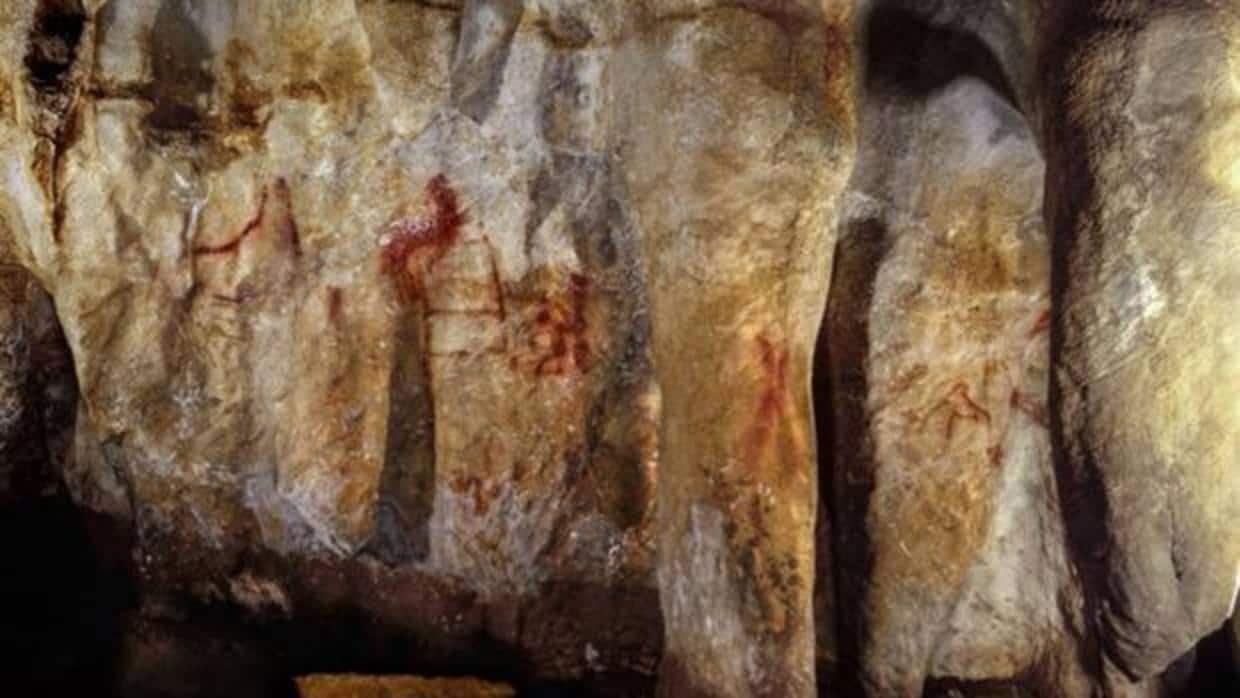 La «escalera» de La Pasiega, de más de 64.000 años