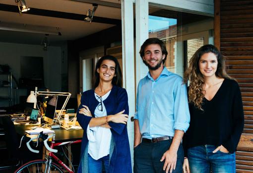 El equipo de Koyac en su estudio de Barcelona: Andrea Coll, Nacho Vallés y Laura Sunyer © Max Schmid Coll