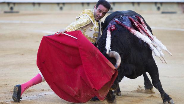 Enrique Ponce se inventa un toro en Castellón