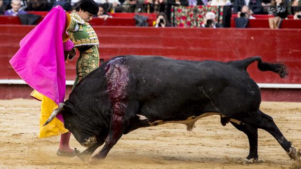 Triunfal mascletà de Roca Rey en la Feria de Fallas