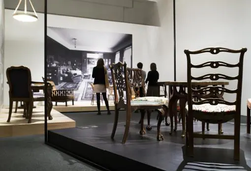 Parte del mobiliario diseñado por Adolf Loos presente en la exposición