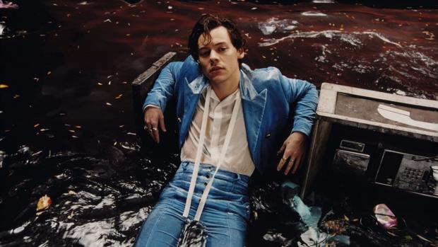 Humor, estilismo y ambigüedad sexual: las razones del éxito de Harry Styles después de One Direction