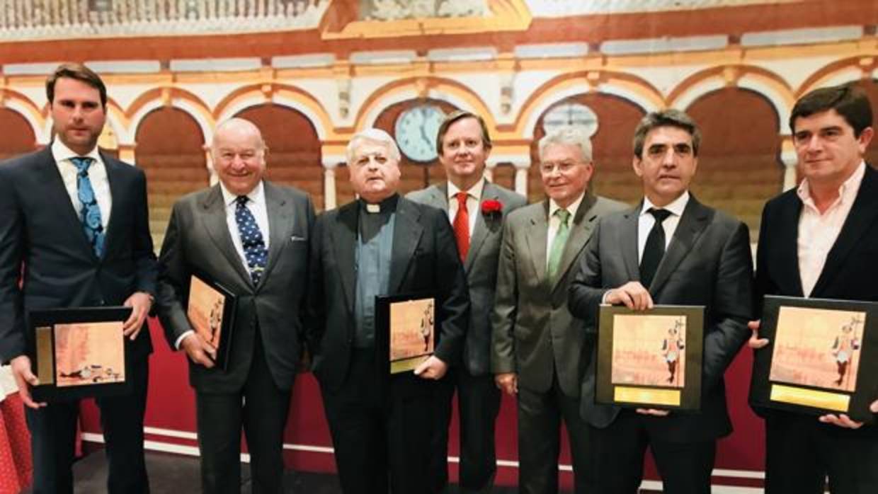 Los premiados recogen sus galardones en la Taberna del Alabardero
