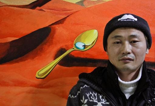 Oh Sung-cheol ha pasado de cuadros muy oscuros, hasta macabros, sobre Corea del Norte a un estilo surrealista