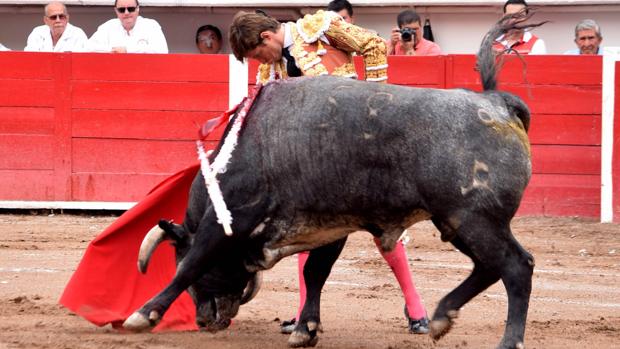 El Juli y Adame empatan a una oreja en su mano a mano en Aguascalientes