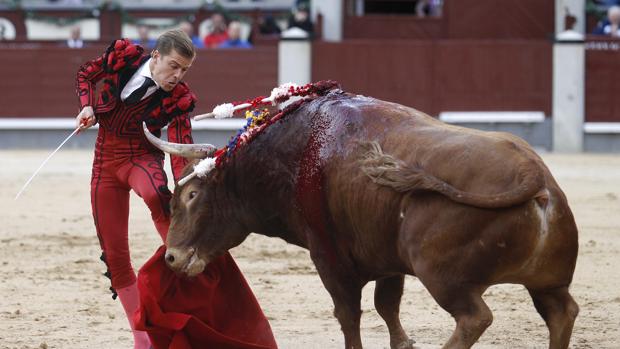 Sangre y gloria de Javier Cortés y Gonzalo Caballero en la goyesca de Las Ventas