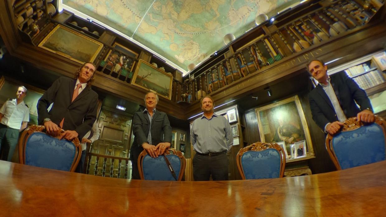 Algunos de los asistentes a la reunión del 27 de octubre pasado, en la sala del patronato del Museo Naval. De izquierda a derecha, Fernando Gómez Acebo, Javier Llanes y Luis Fernández de Córdova