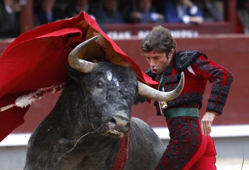 Fernando Robleño, en un pase de pecho