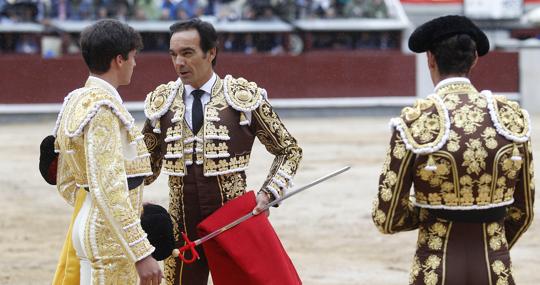 Ángel Sánchez tomó la alternativa de manos de El Cid y en presencia de Pepe Moral