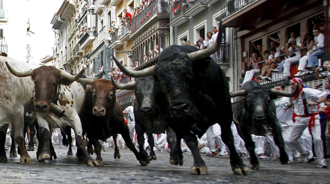 Encierro de Miura por las calles de Pamplona