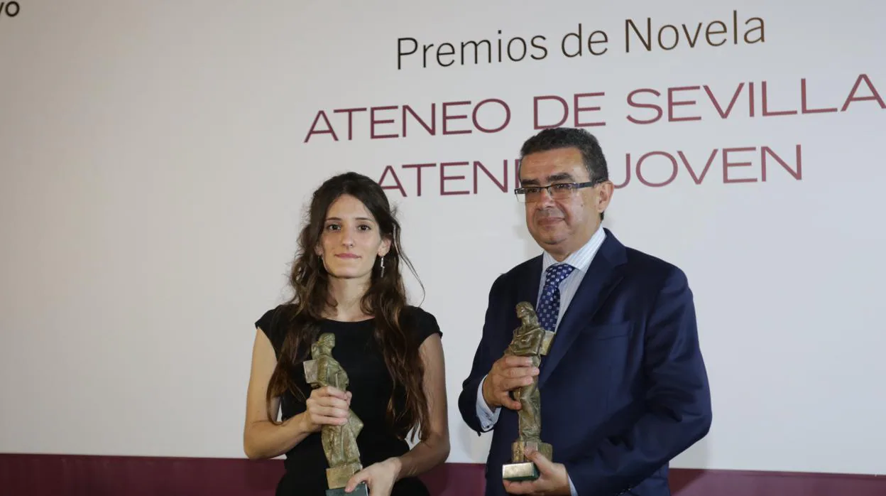 Alba Ballesta y Paco Robles, ganadores de los Premios de Novela del Ateneo de Sevilla