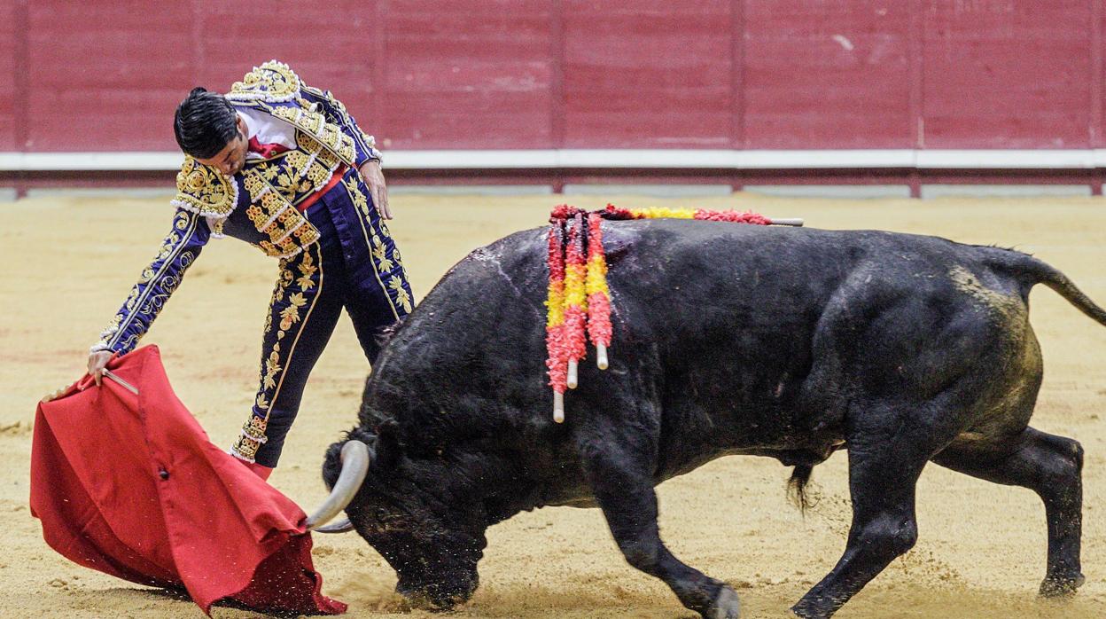 Emilio de Justo, en un derechazo al victorino