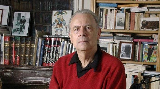 Patrick Modiano, en una calle de París