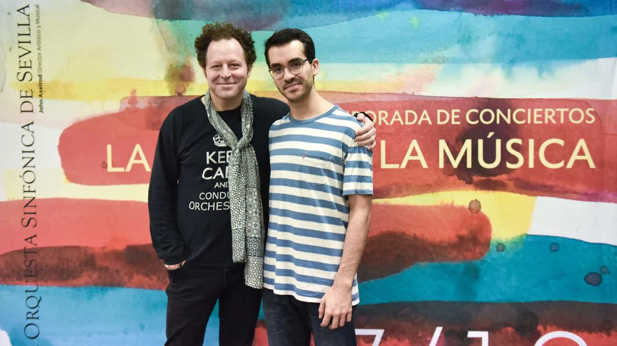 El pianista sevillano Juan Pérez Floristán junto al director de la ROSS John Axelrod