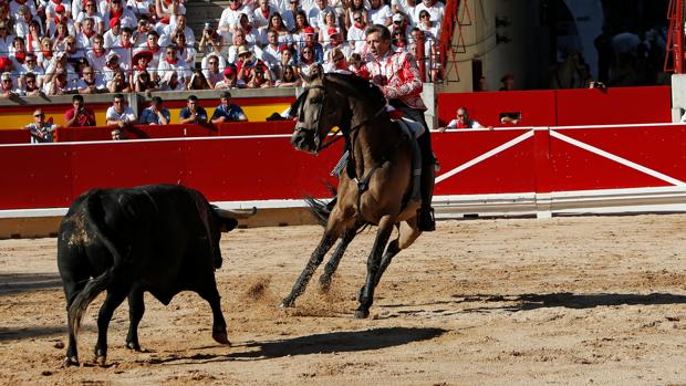 San Fermín: a hombros los tres caballeros