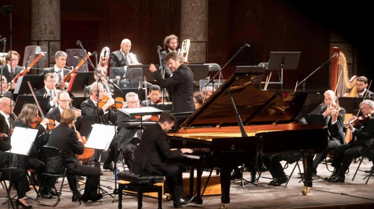 El director Pablo Heras-Casado y el pianista Francesco Piemontesi, durante el Festival de Granada