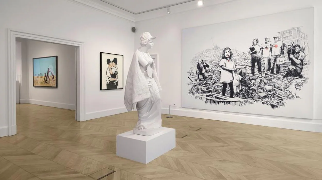 Algunas de las obras que pueden verse en la exposición «greatest hits», de Banksy