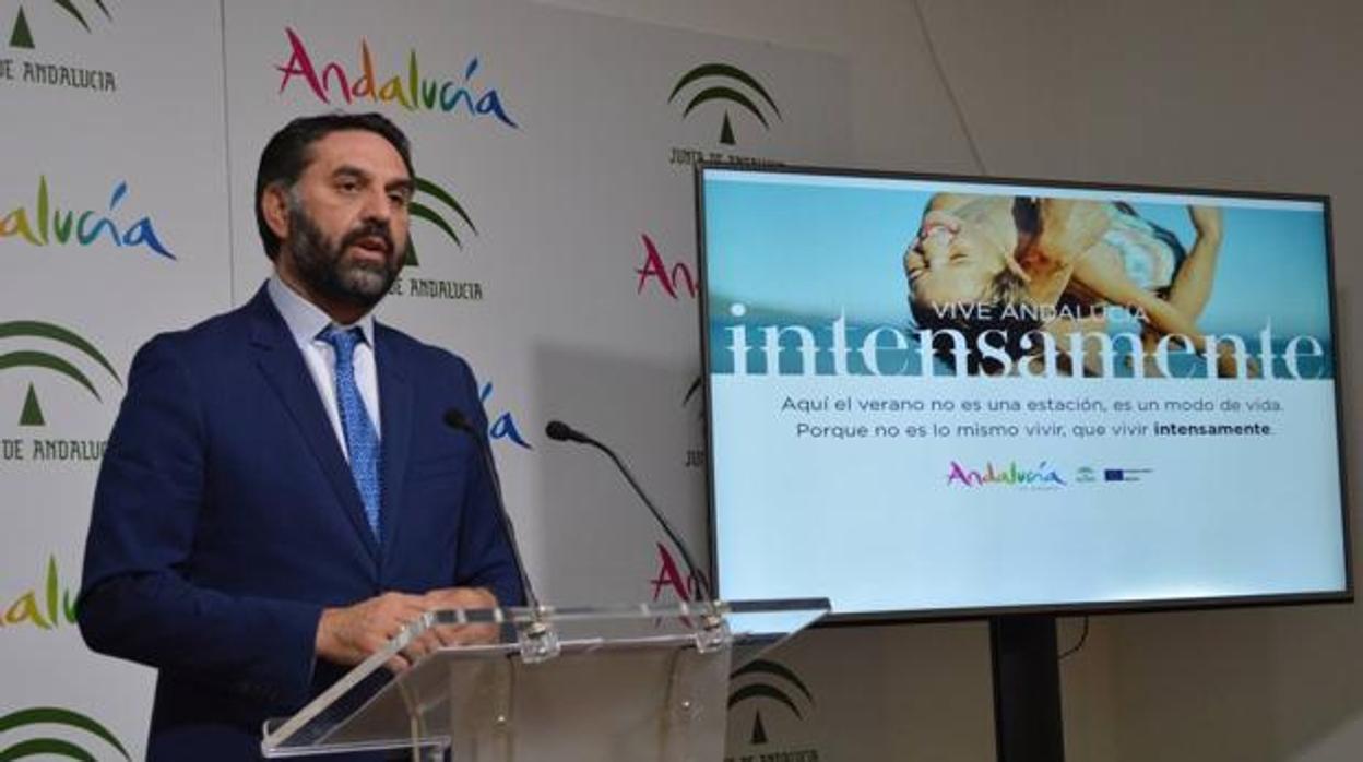 Francisco Javier Fernández consejero de Turismo en rueda de prensa