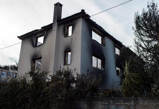 La casa de Theo Angelopoulos destruida por el incendio que ha asolado la región de Ática