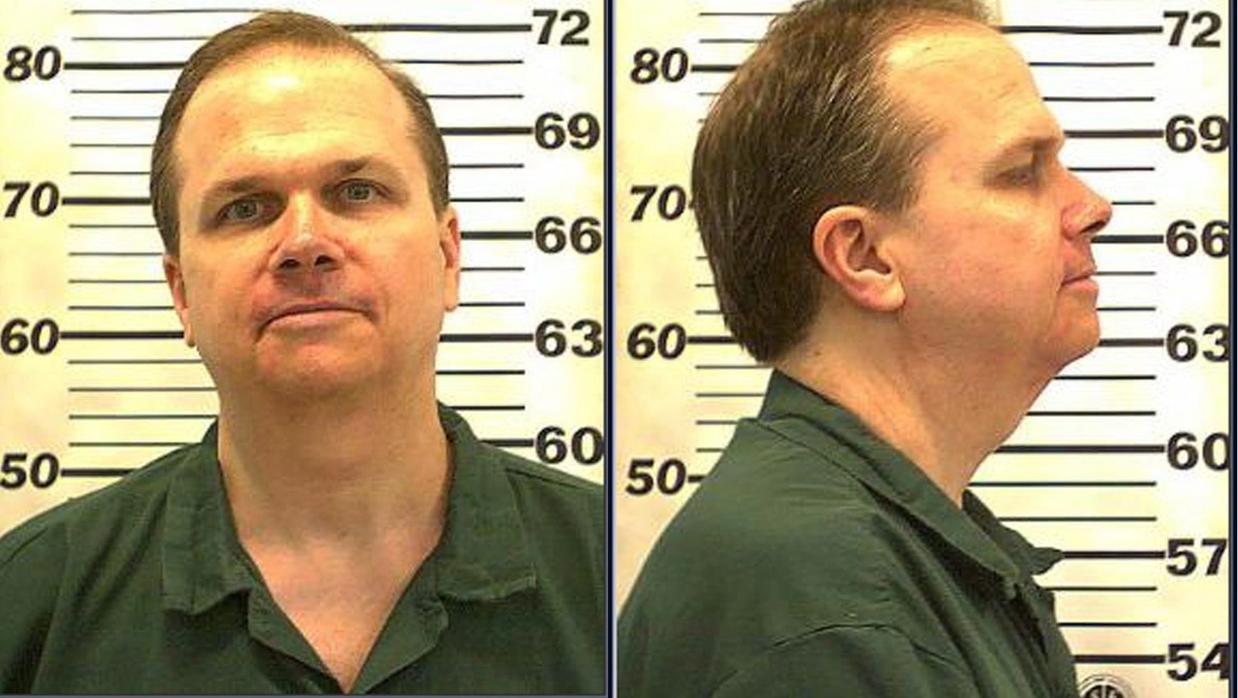 Fotografía de archivo distribuida por el Departamento de Servicios Correccionales de Nueva York que muestra al preso Mark David Chapman