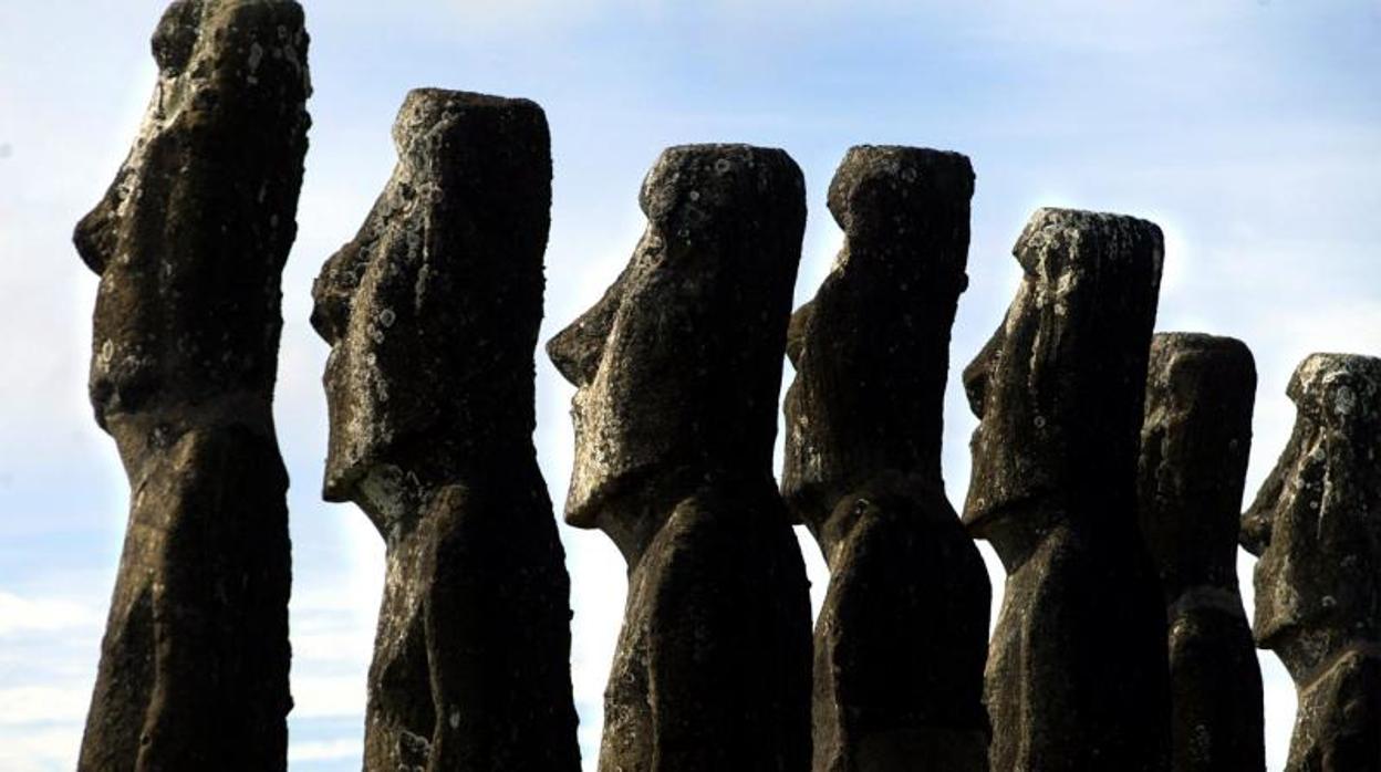 Una imagen de los moái en la Isla de Pascua