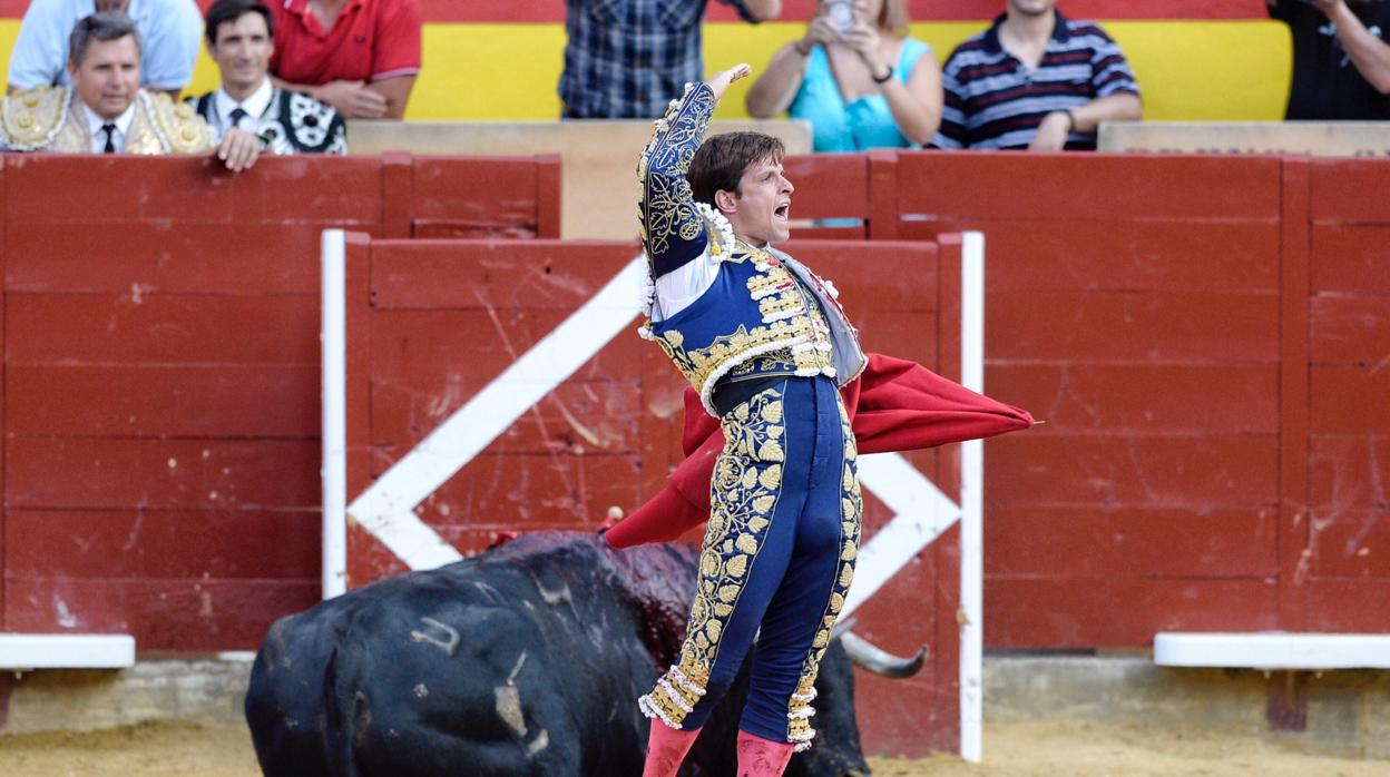 Roca Rey y El Juli comparten salida a hombros