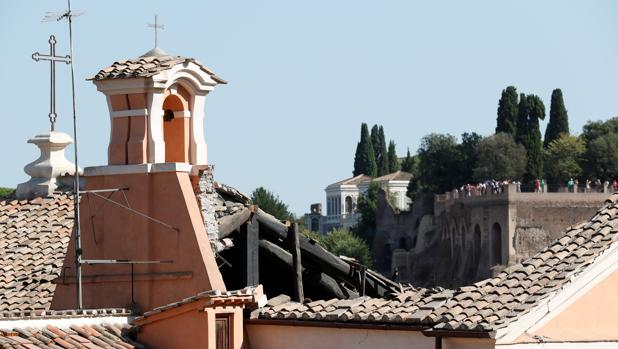 Se derrumba el techo de la iglesia sobre la Cárcel Mamertina, donde encerraron a San Pedro y San Pablo