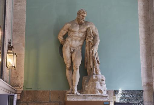 El Hércules Farnese, en el vestíbulo de la Real Academia de Bellas Artes