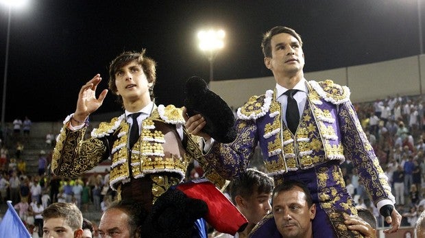 Toreros de oro con toros de hojalata en «Sanse»