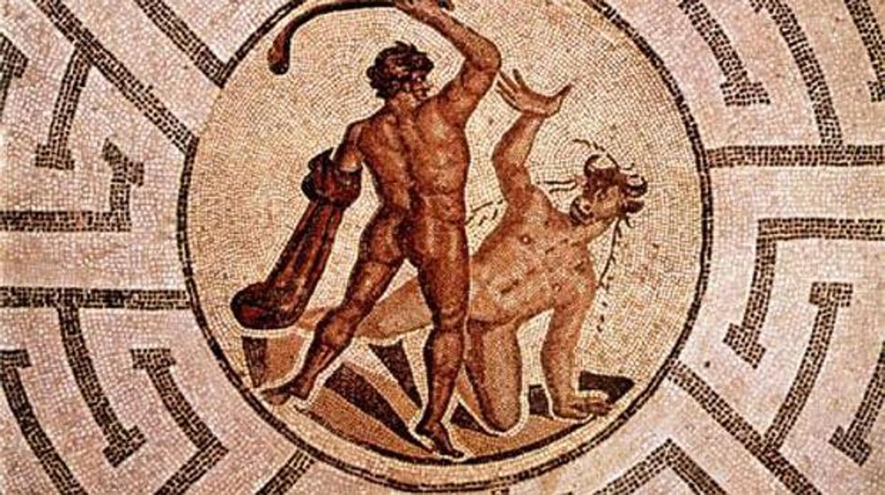 Mosaico romano que representa el mito de Teseo y el Minotauro en el laberinto