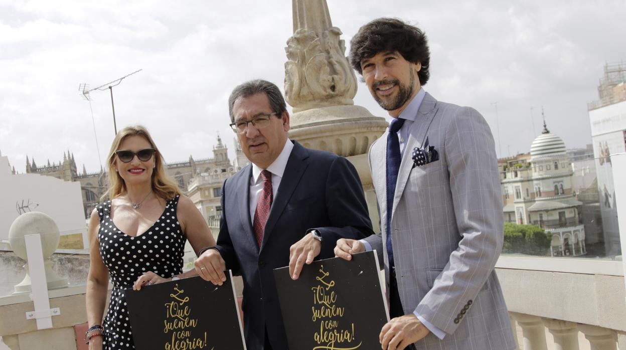 Ainhoa Arteta , Antonio Pulido y Manuel Lombo durante la presetnación de este miércoles