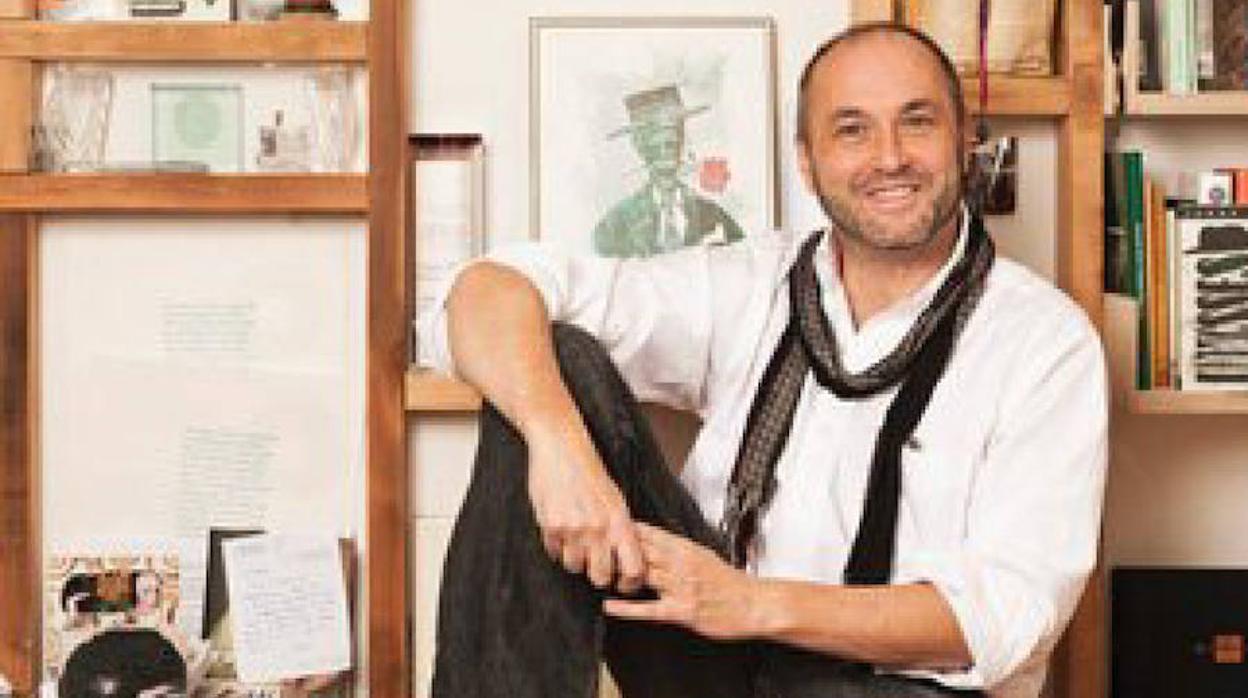 El novelista irlandés Colum McCann en su estudio