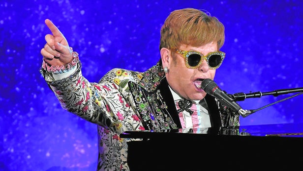 Elton John empieza su largo adiós dedicando una canción a Mac Miller: «Espero que, ahora, seas feliz»