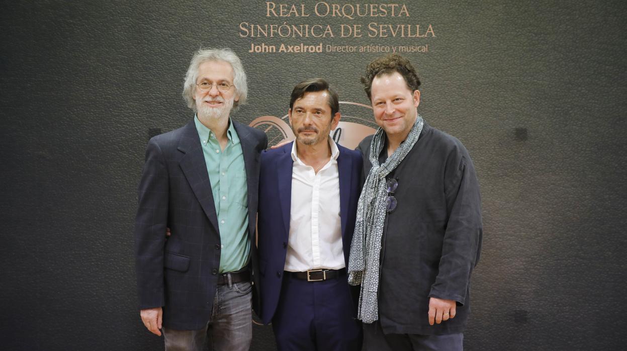 Samuel Zyman, José María Gallardo del Rey y John Axelrod en la presenación del concierto