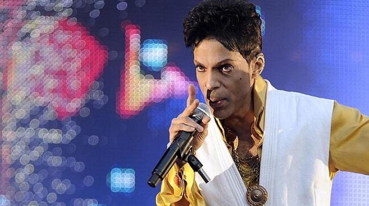 Prince sobre el escenario en 2011